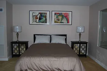 Luxury Downtown Water Front Condo Toronto Hotel